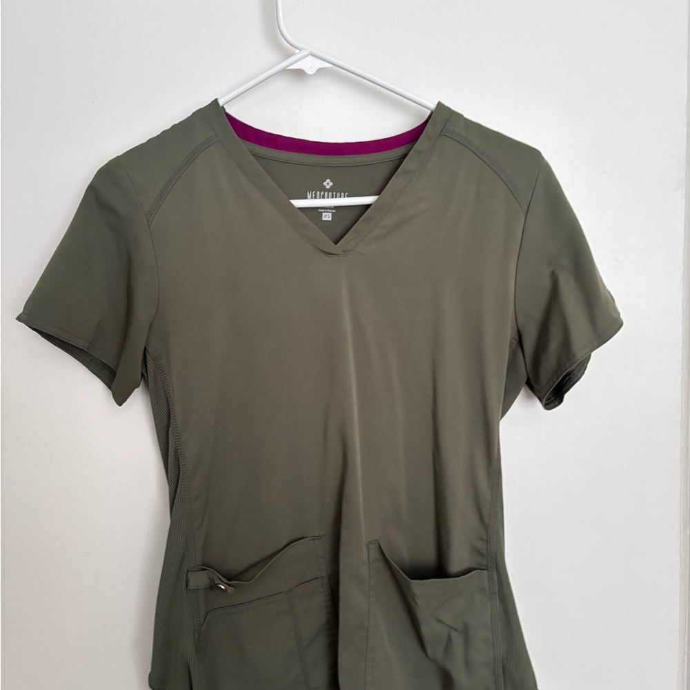 Med Couture Women’s Olive Green Scrub Top size XS